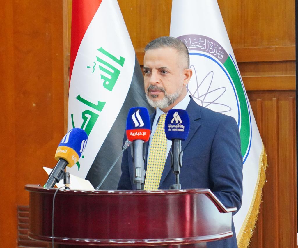 وزير التخطيط يؤكد اهمية التشريعات والانظمة والقوانين بتحقيق التنمية في العراق