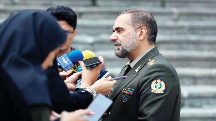 وزير الدفاع الإيراني: نقصف كل من يهددنا