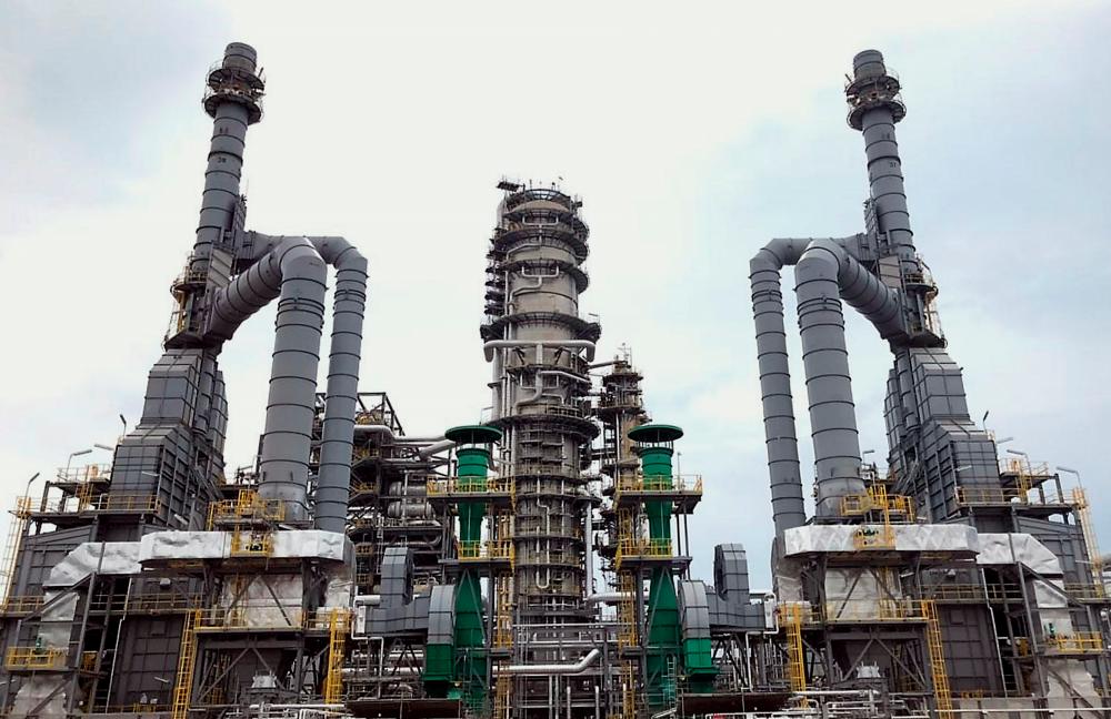 العراق يبحث عن شركات طاقة عالمية لبناء مصنع للبتروكيماويات بعد انسحاب شل