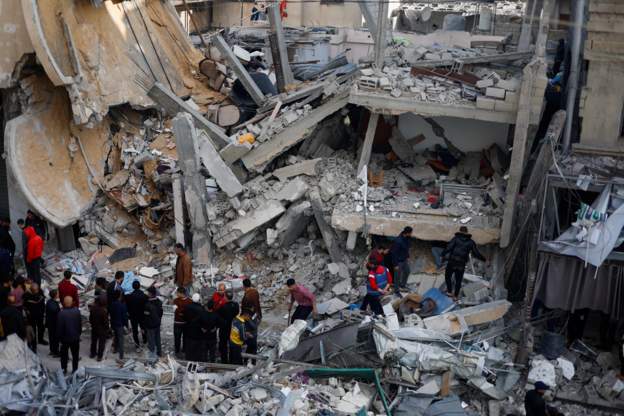 مسؤول كبير في حماس: لن نتمكن من تقديم قائمة الرهائن حتى يتوقف قصف غزة