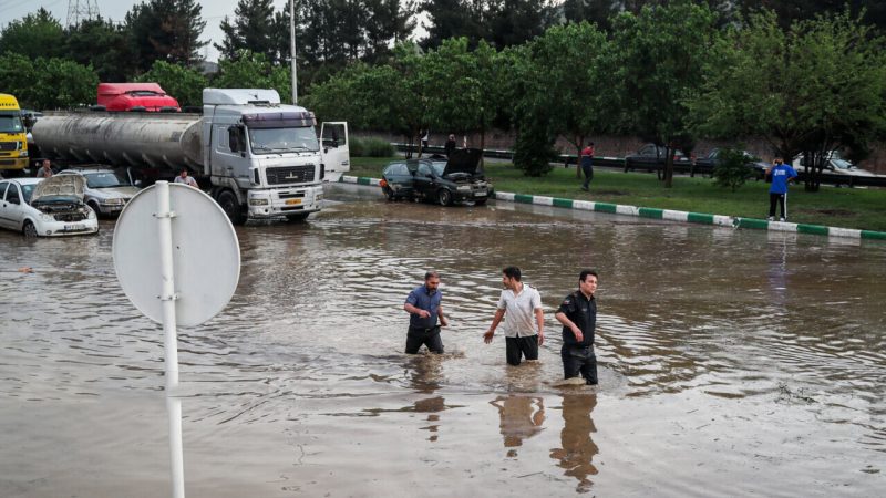 ارتفاع ضحايا الفيضانات شمال إيران إلى 12 شخصاً
