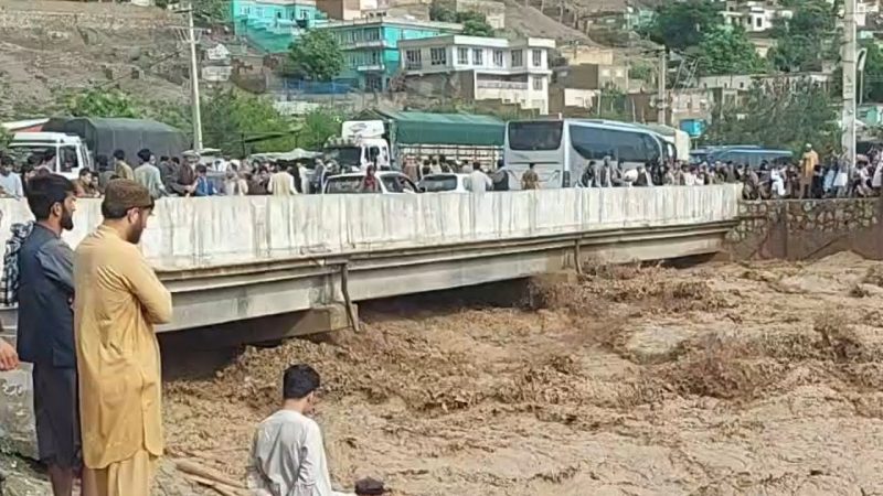 مقتل 50 شخصا إثر فيضانات في أفغانستان