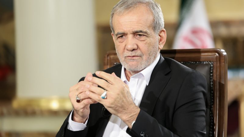 إيران تنفي استقالة رئيسها مسعود بزشكيان