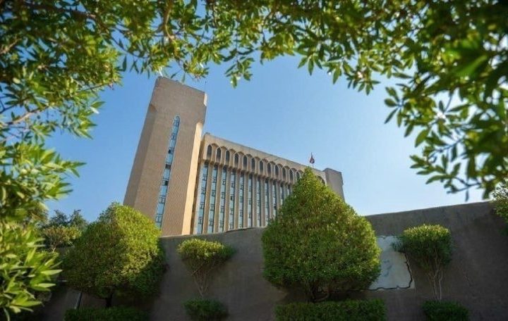 التربية توجه اوامر بتعيين 797 من الخريجين الأوائل وحملة الشهادات