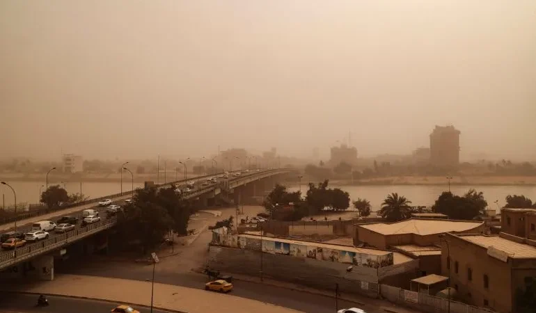 طقس العراق.. ضباب كثيف وزخات مطرية في بعض المحافظات