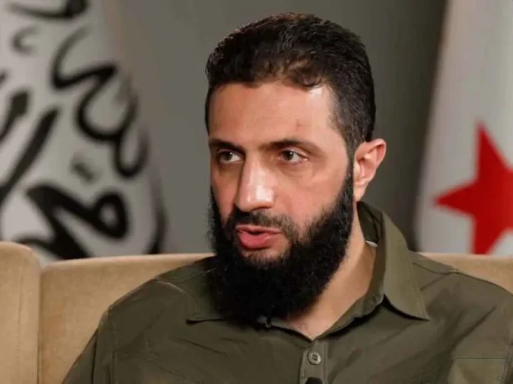 صحيفة: الشرع يطلب لقاء ترامب لبحث إعادة إعمار سوريا