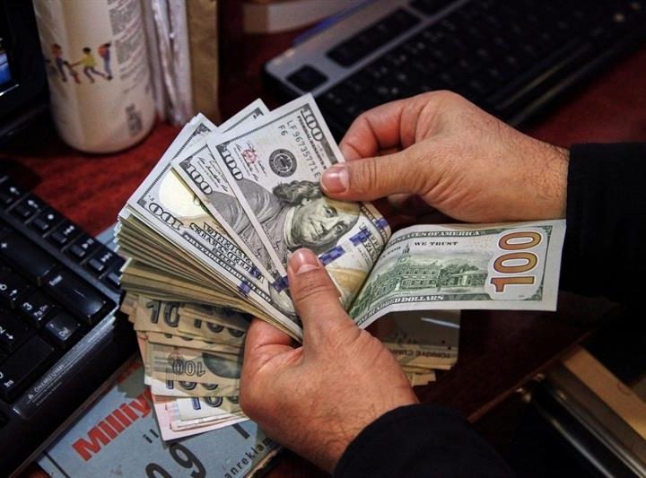 الدولار يواصل انخفاضه أمام الدينار العراقي