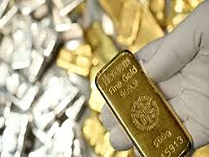 الذهب يتراجع إلى أدنى مستوى في أسبوعين مع صعود الدولار وتزايد رهانات رفع الفائدة الأمريكية