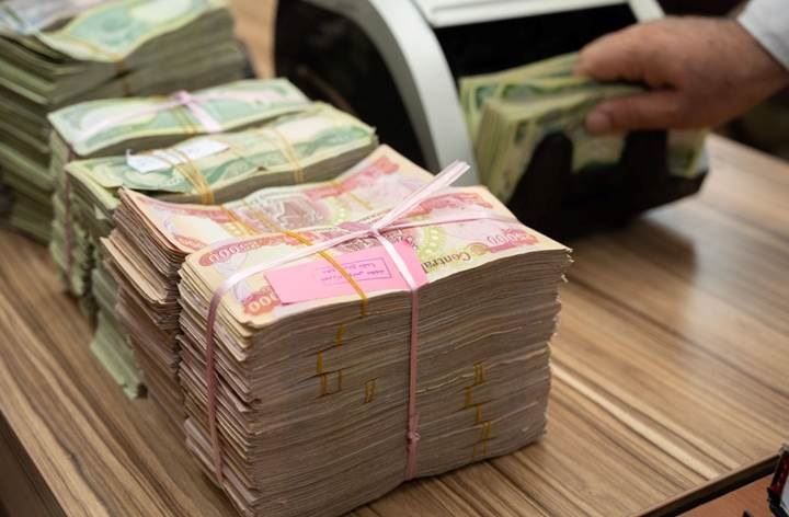 المالية النيابية: انخفاض أسعار النفط قد يدفع العراق نحو أزمة مالية واقتصار الموازنة على التشغيلية فقط