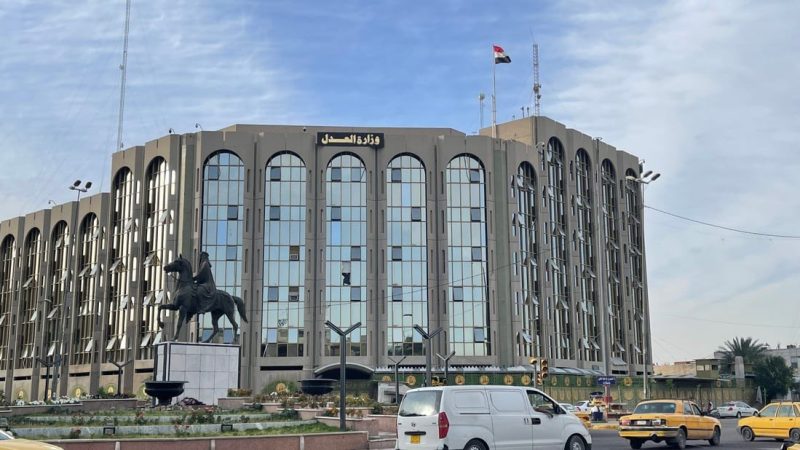 العدل: قريباً سنفتتح معامل داخل السجون لمنح النزلاء مورداً مالياً وإعادة تأهيلهم