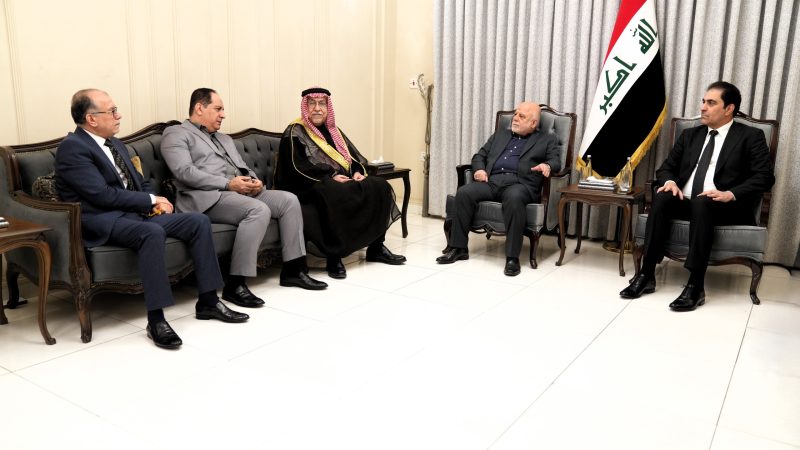 المندلاوي والعبادي يؤكدان ضرورة تضافر الجهود لإبعاد العراق عن مخاطر المنطقة