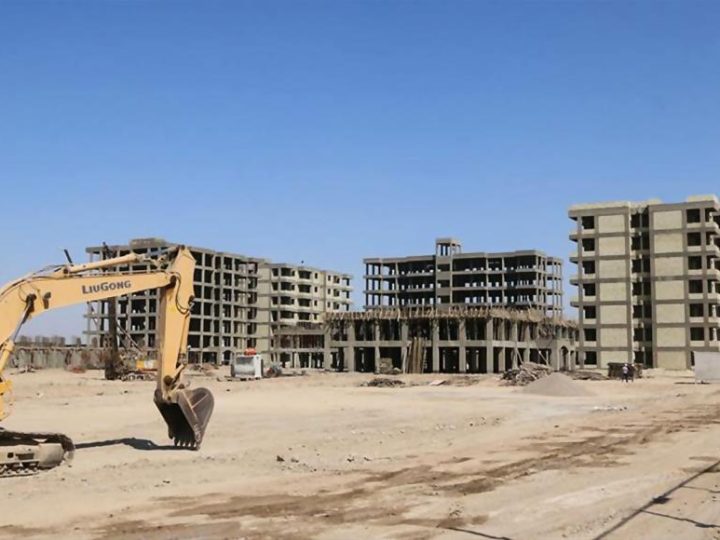 وزارة الإعمار تستأنف تنفيذ 23 مشروعاً سكنياً متوقفاً في سبع محافظات