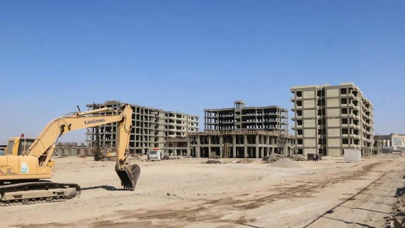 وزارة الإعمار تستأنف تنفيذ 23 مشروعاً سكنياً متوقفاً في سبع محافظات