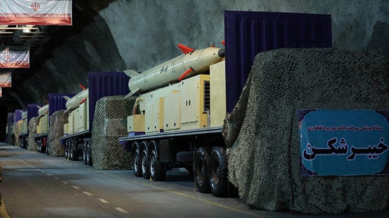 إيران تضع صواريخها في حالة تأهب بعد تهديدات ترامب بالقصف