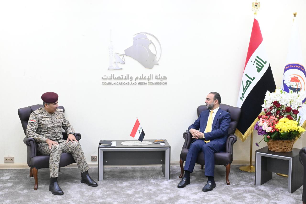 رئيس هيأة الإعلام والاتصالات يبحث مع رئيس خلية الإعلام الأمني جهود مكافحة التضليل الإعلامي