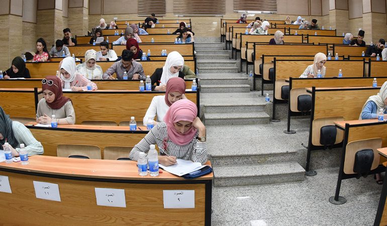 التعليم العالي تحدد مواعيد الامتحانات النهائية للدورين الأول والثاني في الجامعات