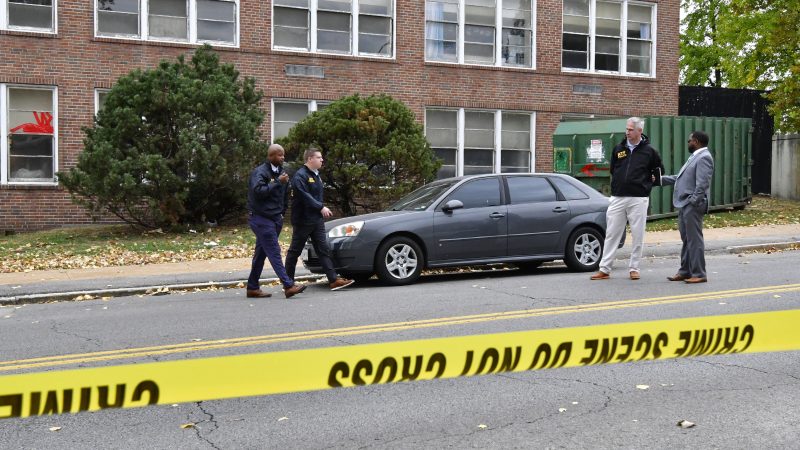 حادث مأساوي في إلينوي: مقتل أربعة أطفال وإصابة آخرين بعد اقتحام سيارة لمبنى