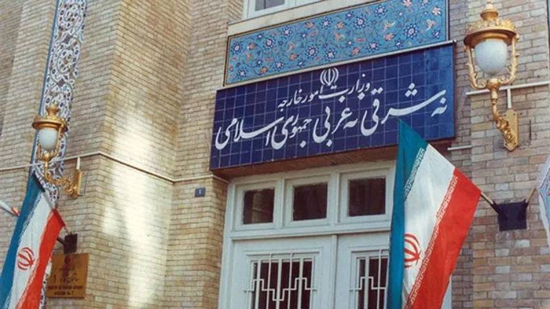 إيران تستدعي القائم بالأعمال الأرجنتيني احتجاجاً على مذكرة قبض ضد خامنئي