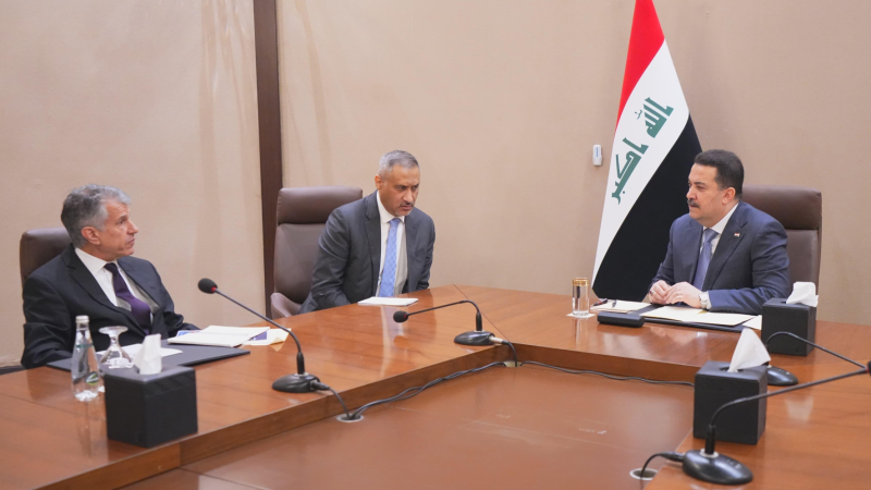مصرف “جي بي مورغان” يعلن استعداده لتمويل مشاريع استثمارية بالعراق