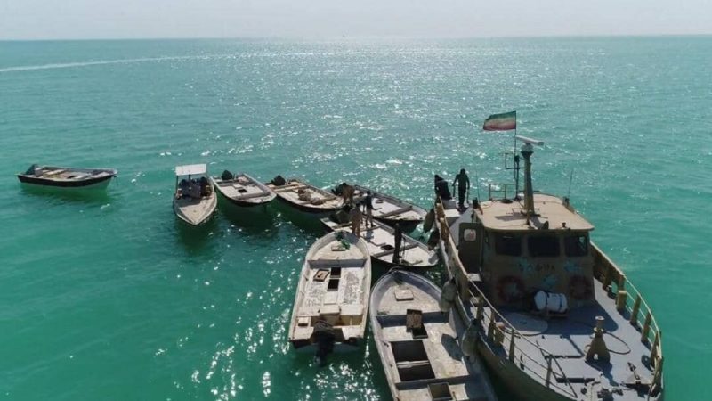 إيران تضبط 11 قارباً محملاً بالوقود المهرب في مياه الخليج