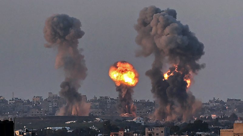 استشهاد 10 فلسطينيين أثر قصف صهيوني على غزة