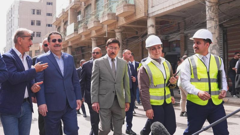 السوداني يتفقد أعمال تأهيل شارع الرشيد التاريخي في بغداد