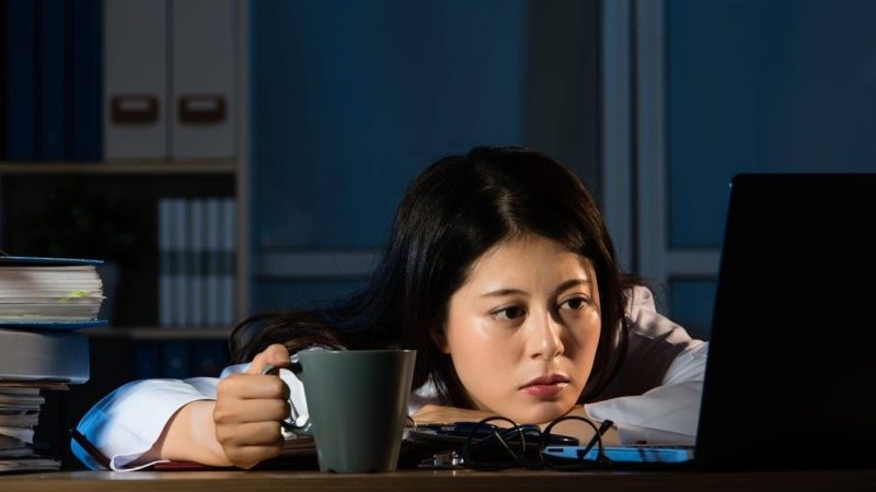 حيلة غذائية قد تحمي العاملين ليلا من النوبات القلبية!