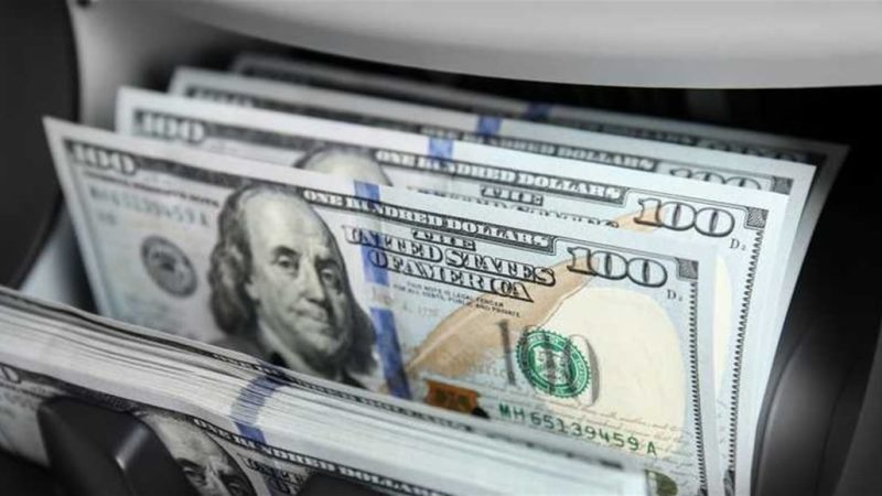 أسعار الدولار تنخفض لتسجل 145.000 لكل 100 دولار