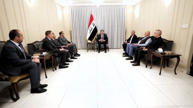 النائب الأول لرئيس مجلس النواب محسن المندلاوي يستقبل نقيب المعلمين العراقيين