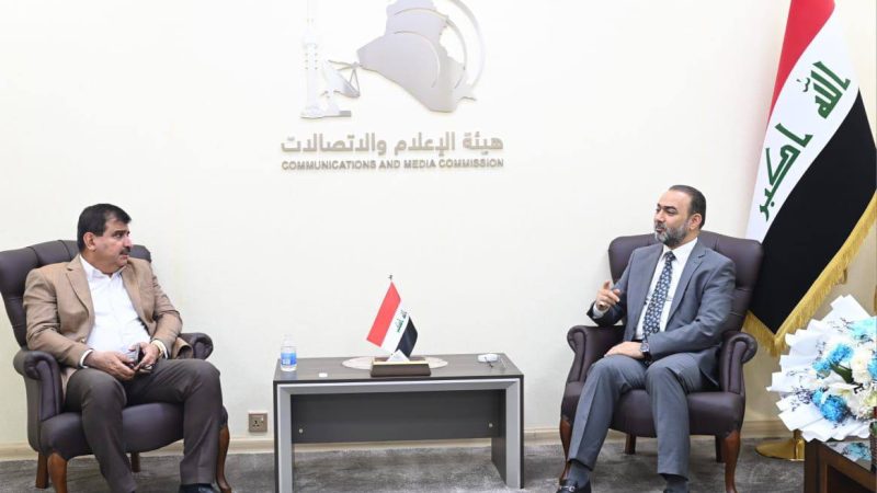 رئيس هيئة الإعلام والاتصال يبحث مع المستشار الأمني لوزارة الداخلية تعزيز التعاون في الملفات الأمنية والرقمية