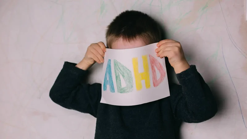 5 عبارات يجب تجنبها مع الأطفال المصابين بـ ADHD