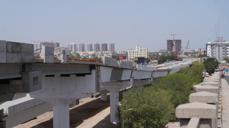 رئيس الوزراء يتابع ميدانياً الأعمال بمشروع المجسر الذي يربط جسر الطابقين بالمعلق