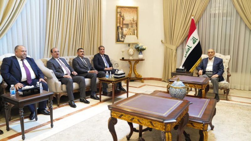 المشهداني يتعهد بتحسين أوضاع الكوادر التربوية