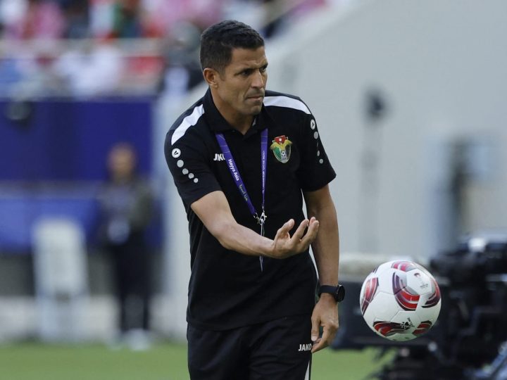 اتحاد الكرة يمنح عموتة ساعات معدودة لحسم قراره بتدريب المنتخب العراقي بعد خلافات