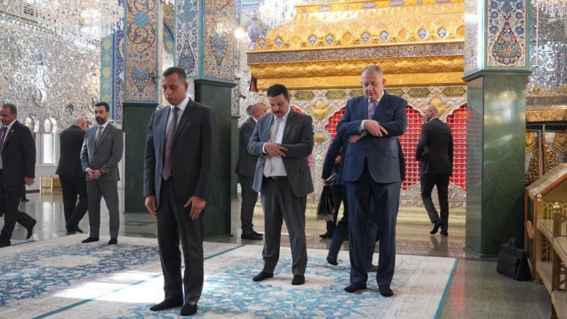 رئيس جهاز المخابرات العراقي يزور مرقد السيدة زينب (ع) في سوريا