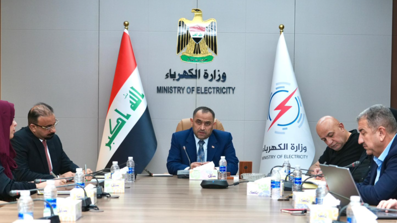 العراق يبحث مع شركة إماراتية بناء محطات طاقة شمسية