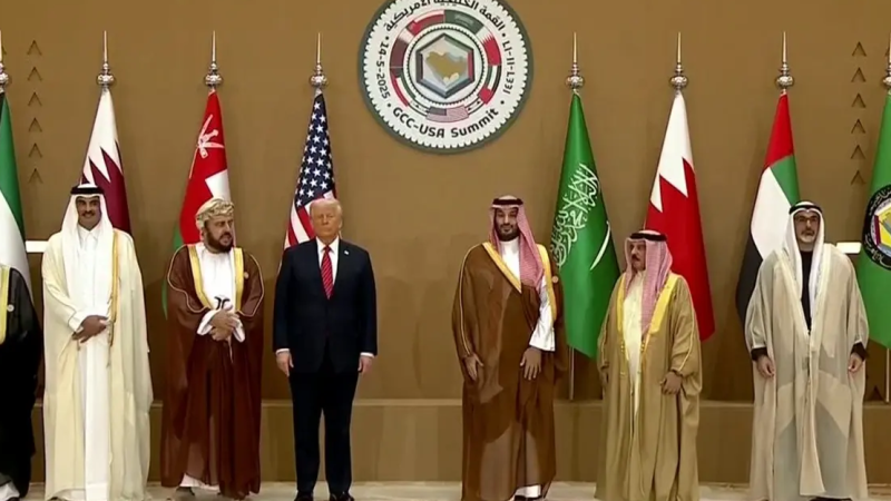 قادة الخليج حذّروا ترامب من ضرب إيران وشجعوه على اتفاق نووي جديد