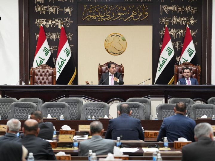المندلاوي يوجّه بنشر أسماء النواب المتغيبين عن جلسة اليوم واستقطاع مخصصاتهم المالية