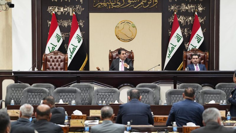 المندلاوي يوجّه بنشر أسماء النواب المتغيبين عن جلسة اليوم واستقطاع مخصصاتهم المالية