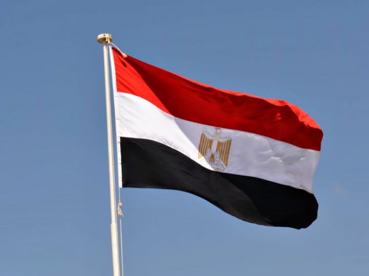 وزير الخارجية المصري يجري اتصالين هاتفيين مع نظيريه العماني والإيراني