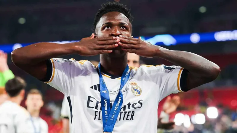 تقارير: فينيسيوس يوقع عقداً جديداً مع ريال مدريد براتب ضخم