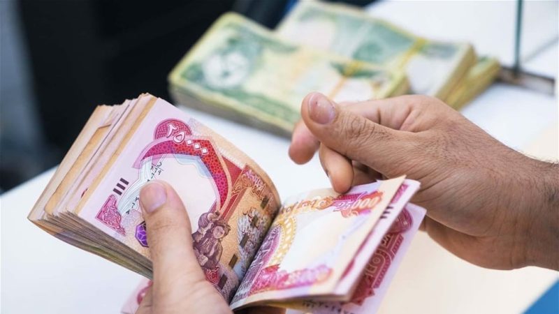 اللجنة المالية: تأخر الحوالات وهبوط النفط أثرا على تمويل الرواتب