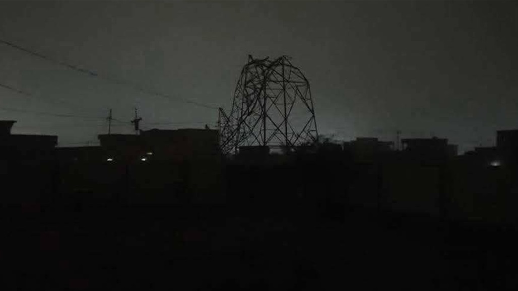 العاصفة الترابية تسقط ثلاثة أبراج للكهرباء في الشرقاط