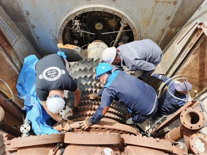 الكهرباء تنجز أعمال الفحوصات لمنظومة ريش توجيه الهواء الداخل لمحطة غازية في بغداد