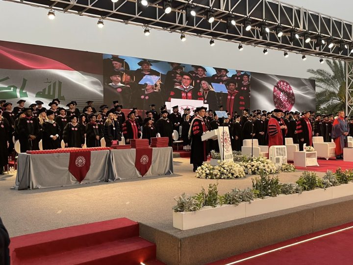 الجامعة الأمريكية في بغداد تحتفل بتخريج أول دفعة من طلبتها في حدث تاريخي