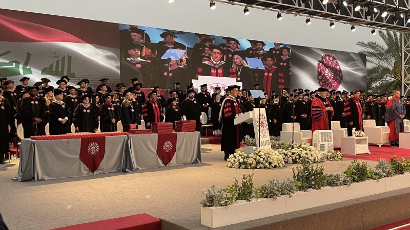 الجامعة الأمريكية في بغداد تحتفل بتخريج أول دفعة من طلبتها في حدث تاريخي