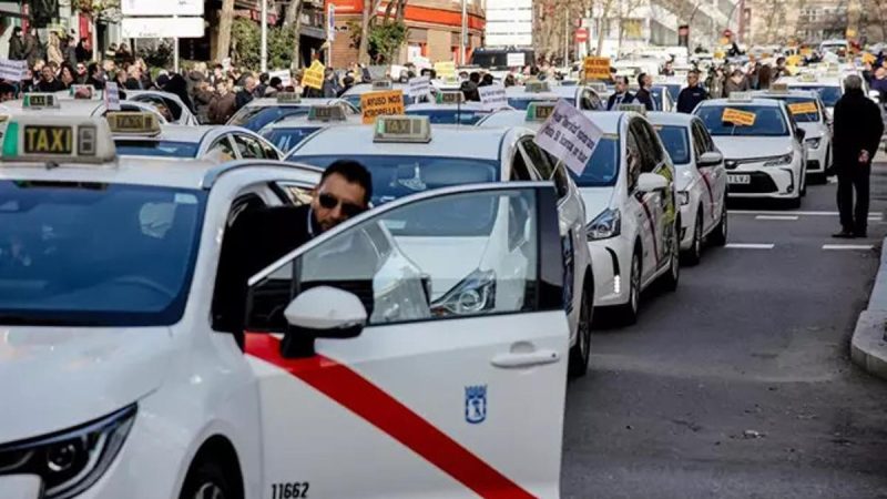 احتجاجات سائقي التاكسي في مدريد ضد توسع شركات النقل عبر التطبيقات