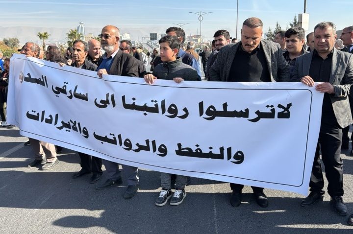 تصاعد الإضرابات في السليمانية بسبب تأخر الرواتب وسط خلافات بين بغداد وأربيل