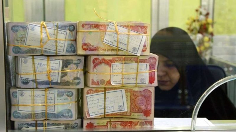 نائب كردي يهدد بموقف موحد إذا استمرت أزمة الرواتب