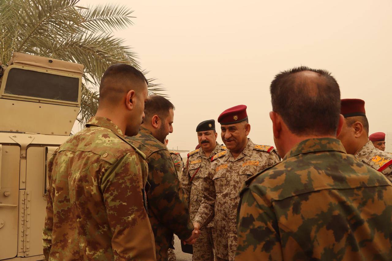 نائب قائد العمليات المشتركة يتفقد الطارمية ويشيد بالقطعات الأمنية: جهودكم أسهمت في استقرار المنطقة